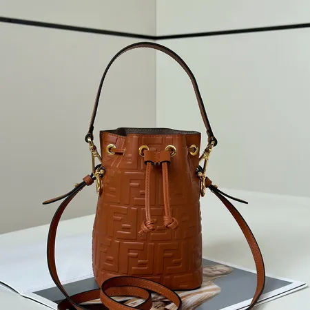 フェンディ ショルダーバッグ