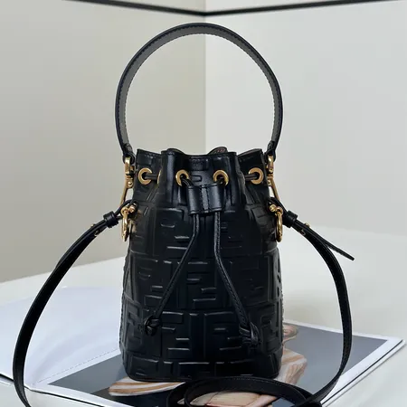 フェンディ ショルダーバッグ