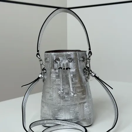 フェンディ ショルダーバッグ