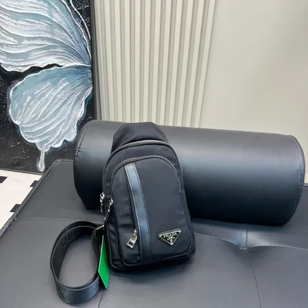 プラダ ショルダーバッグ