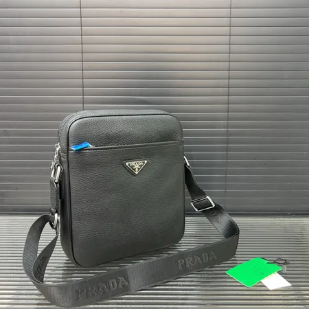 プラダ ショルダーバッグ