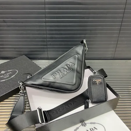 プラダ ショルダーバッグ