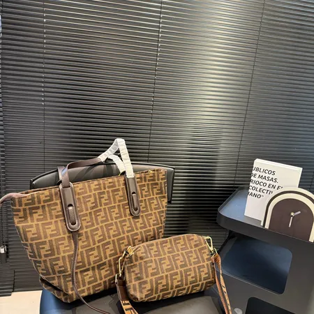 フェンディ ショルダーバッグ