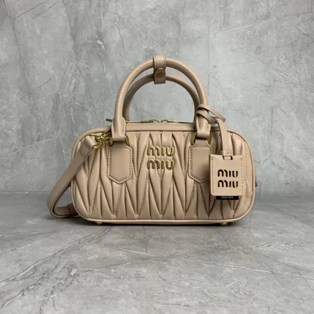 ミュウミュウ ハンドバッグ