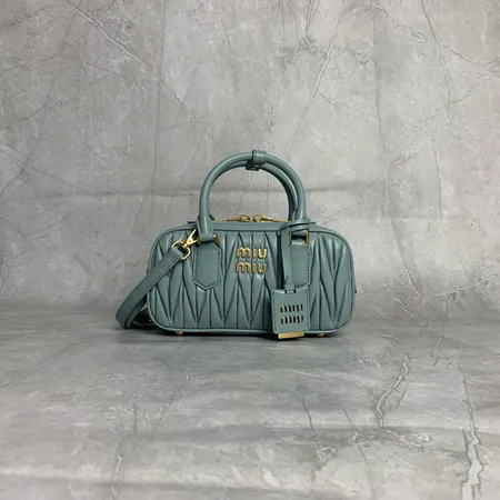 ミュウミュウ ハンドバッグ