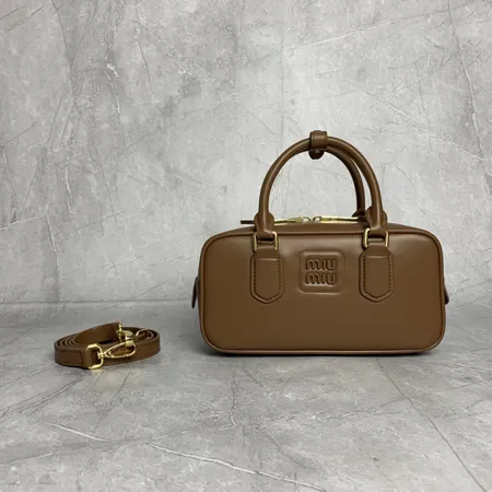 ミュウミュウ ハンドバッグ