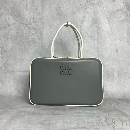 ミュウミュウ ハンドバッグ