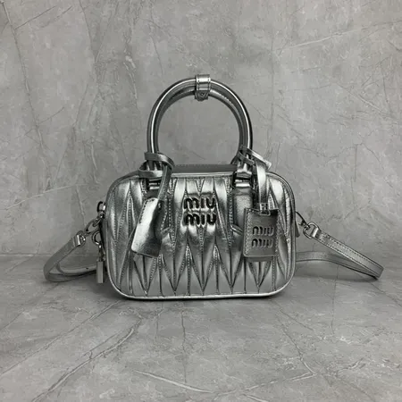 ミュウミュウ ハンドバッグ