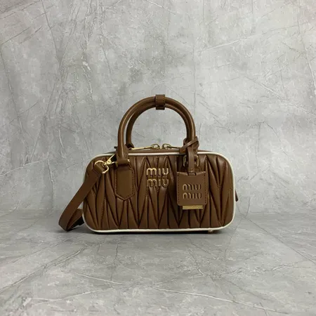 ミュウミュウ ハンドバッグ