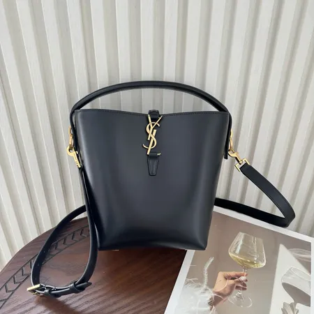 プラダ ショルダーバッグ