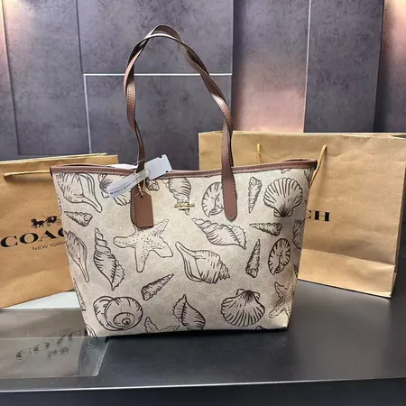 コーチ ハンドバッグ