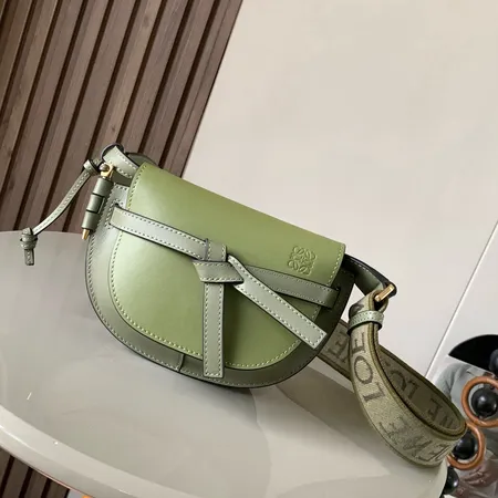 ロエベ ショルダーバッグ