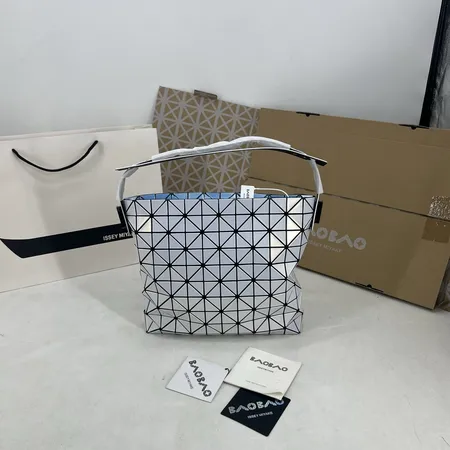 イッセイ ミヤケ ハンドバッグ