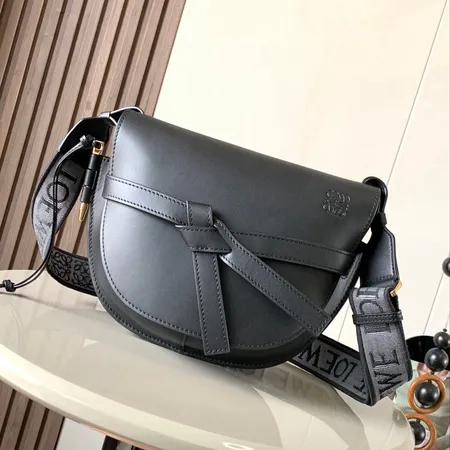 ロエベ ショルダーバッグ