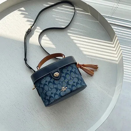 コーチ ハンドバッグ