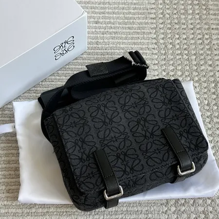 ロエベ ショルダーバッグ