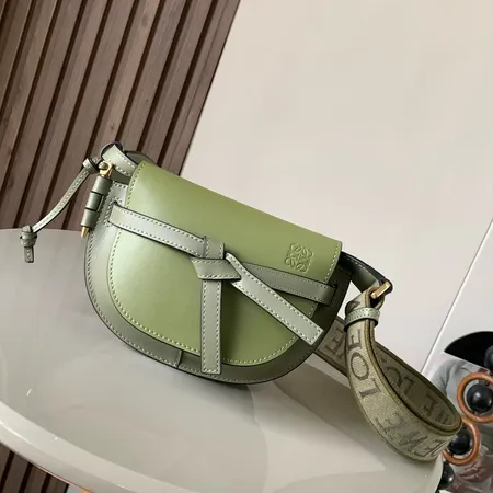 ロエベ ショルダーバッグ