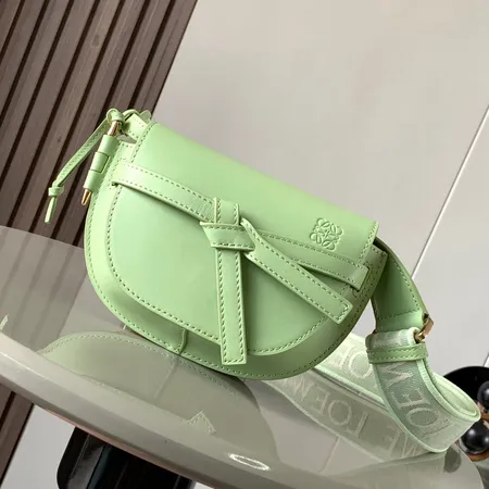 ロエベ ショルダーバッグ