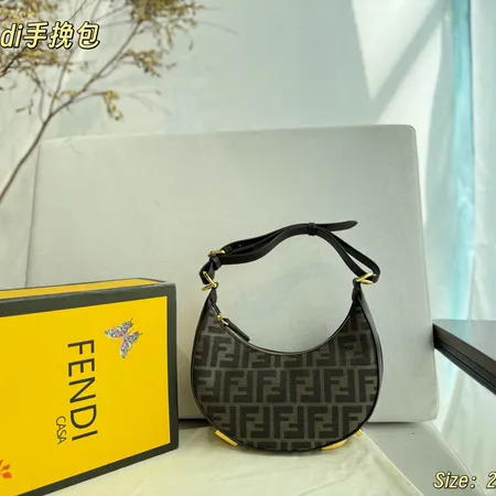 フェンディ ショルダーバッグ