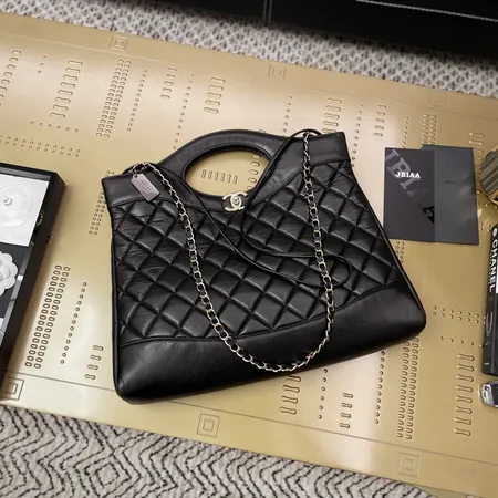 シャネル ハンドバッグ