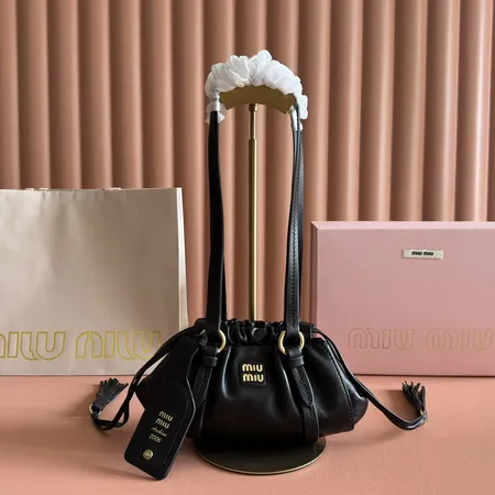 クリスチャン・ルブタン ハンドバッグ