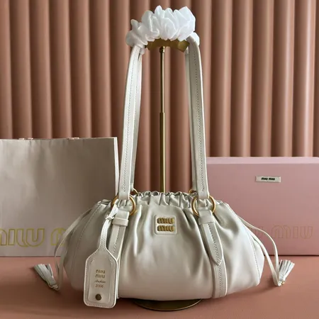 クリスチャン・ルブタン ハンドバッグ