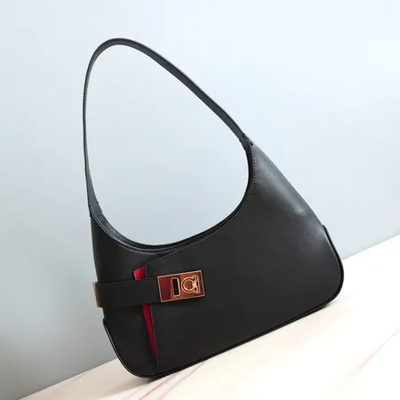 フェラガモ ハンドバッグ