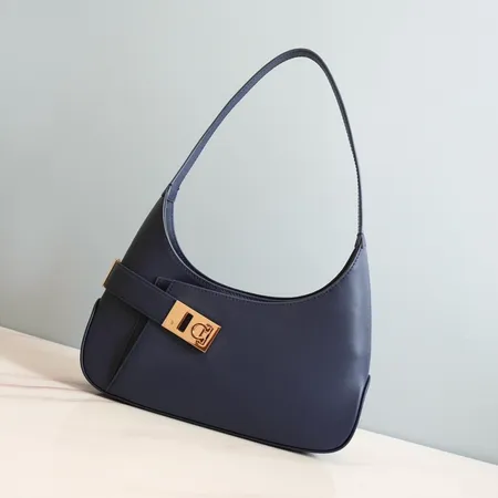 フェラガモ ハンドバッグ