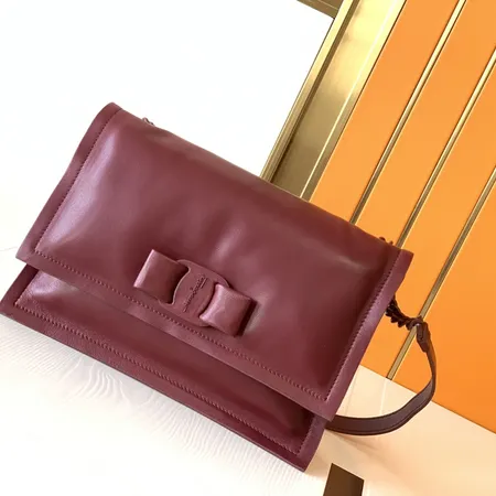 フェラガモ ハンドバッグ