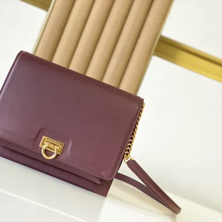 フェラガモ ハンドバッグ