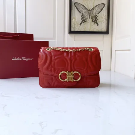 フェラガモ ハンドバッグ