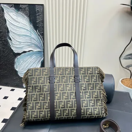 フェンディ ショルダーバッグ