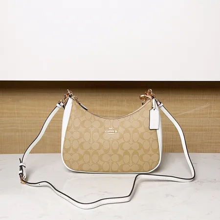 コーチ ショルダーバッグ