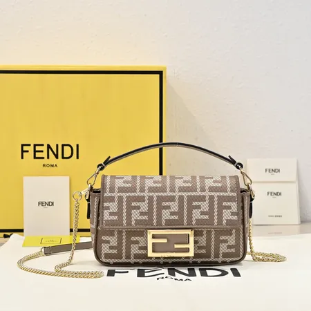 フェンディ ショルダーバッグ