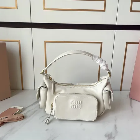 ミュウミュウ ハンドバッグ