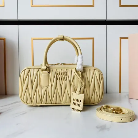 ミュウミュウ ハンドバッグ