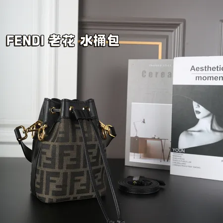 フェンディ ハンドバッグ