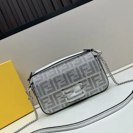 フェンディ ショルダーバッグ