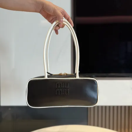 ミュウミュウ ショルダーバッグ