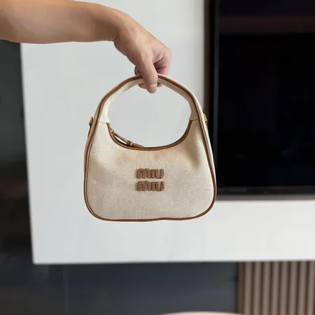 ミュウミュウ ショルダーバッグ