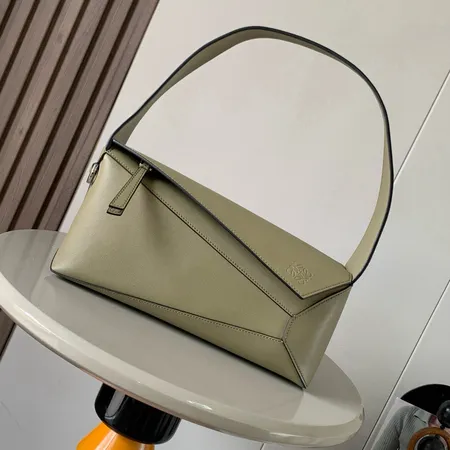 ロエベ ショルダーバッグ