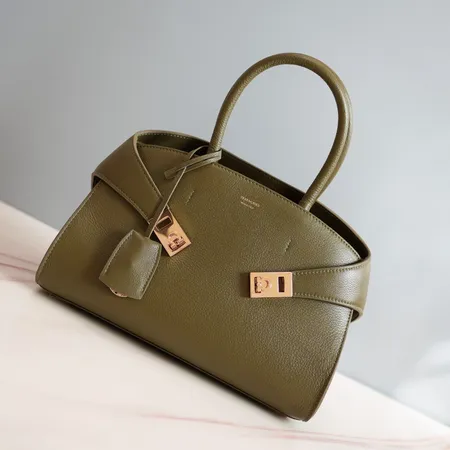 フェラガモ ハンドバッグ