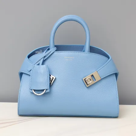 フェラガモ ハンドバッグ