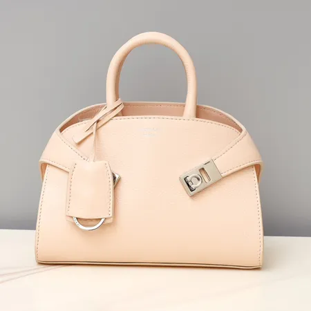 フェラガモ ハンドバッグ