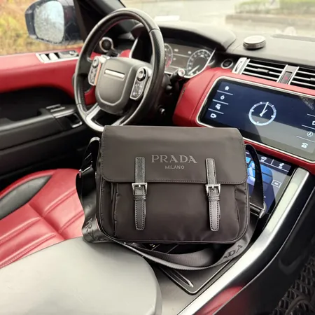 プラダ ショルダーバッグ