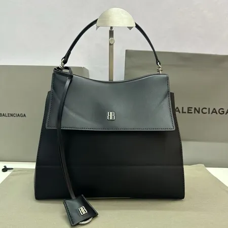 バレンシアガ ショルダーバッグ