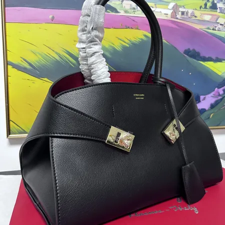 フェラガモ ハンドバッグ