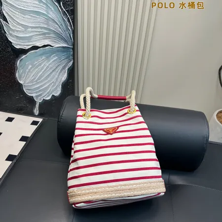 プラダ ハンドバッグ