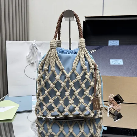 プラダ ハンドバッグ