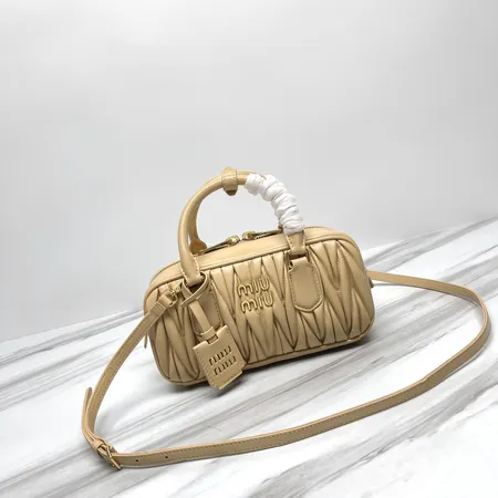 ミュウミュウ ハンドバッグ